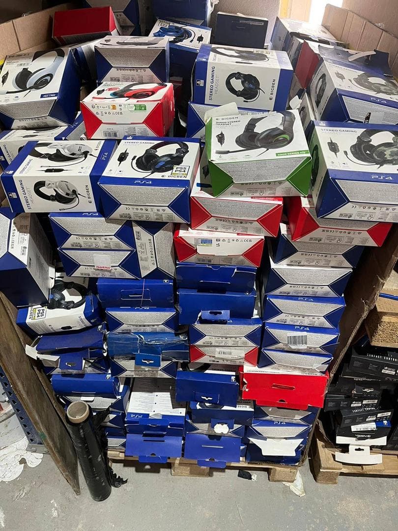 Gaming headset pallet — boxed inventory