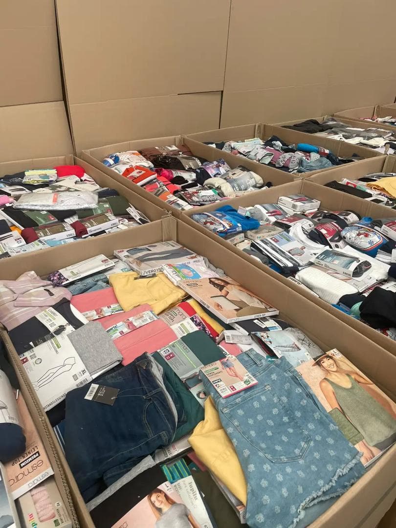 Mixed apparel pallet — packed garments