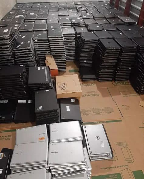 Mixed brand laptop liquidation pallet
