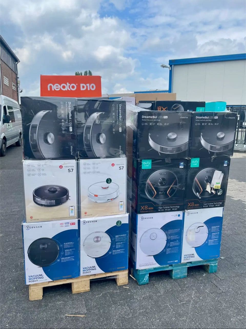 Robot vacuum cleaner pallet ready for export
